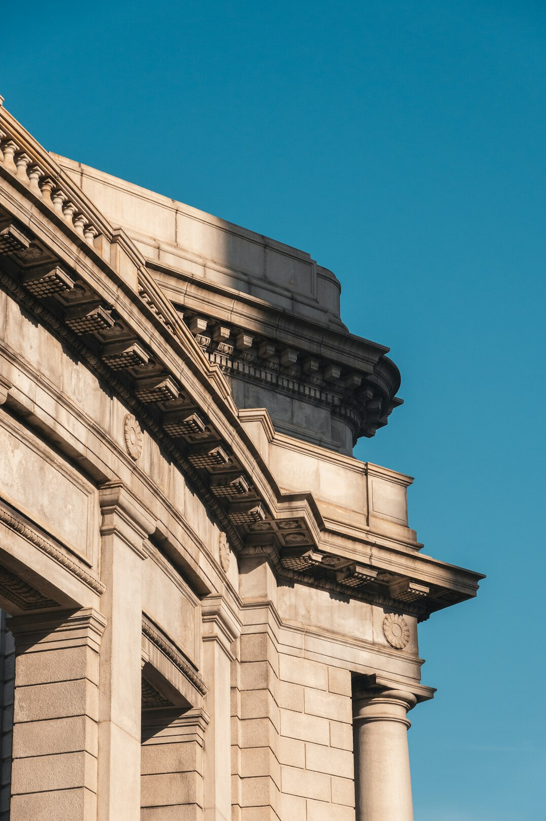 Classical government building facade with columns under daylight